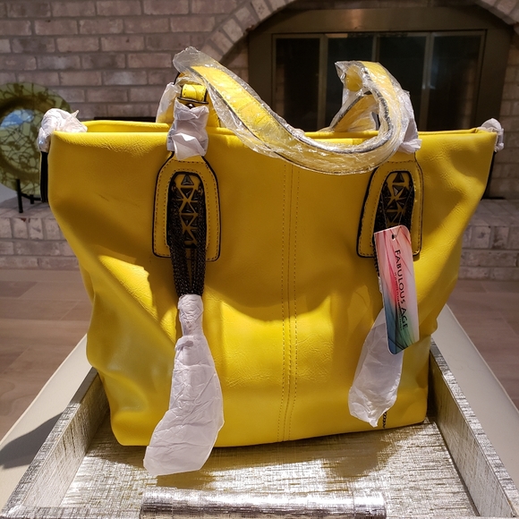 Beautiful Bright Yellow Purse - Picture 1 of 8
